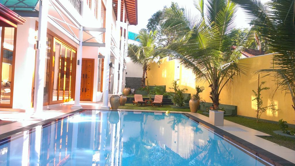 White Palace Hotel Gampaha Buitenkant foto