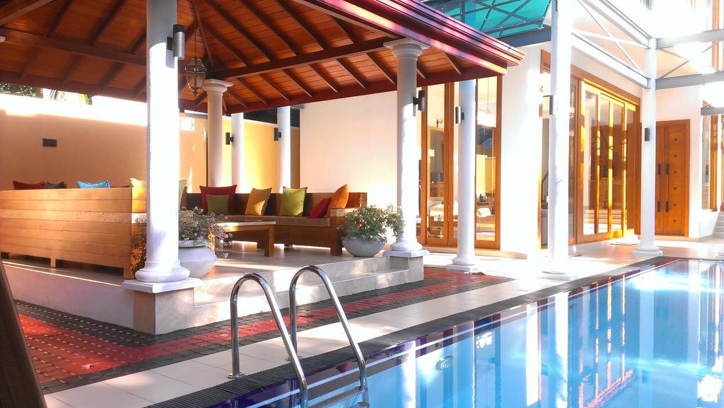 White Palace Hotel Gampaha Buitenkant foto